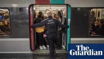 Four wounded by axe in fight on Paris suburban train