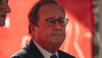 François Hollande : «Les Insoumis sont obsédés par une élection présidentielle anticipée avec Mélenchon comme candidat»