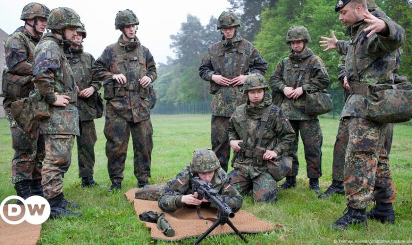 German Cabinet approves new military service law