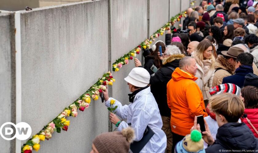 Germany commemorates 35 years since fall of Berlin Wall