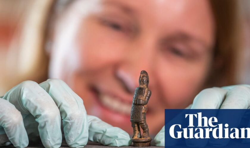 Gladiator knife handle found in Tyne ‘reflects spread of Roman celebrity culture’