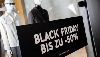 Mehr als 80 Prozent der Menschen in Deutschland wollen die Rabattaktionen rund um den Black Friday nutzen und auf Schnäppchenjag