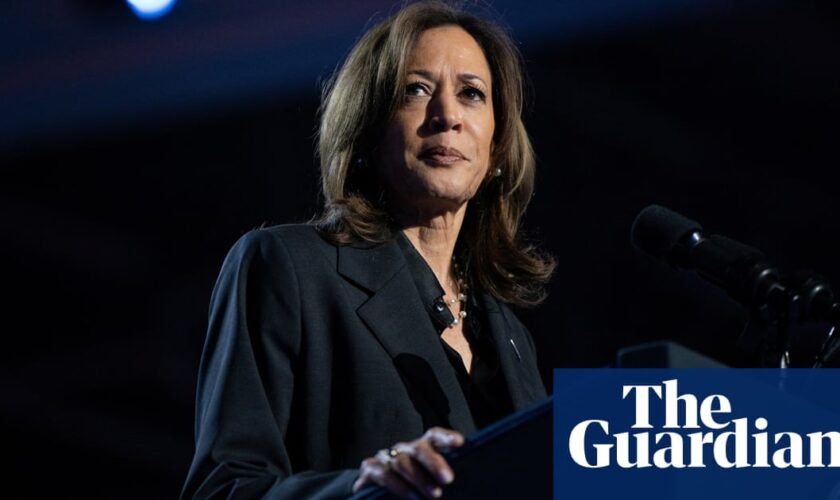 Harris grabs unexpected last-minute lead over Trump in Iowa poll