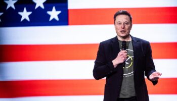 Elon Musk, Big Tech-Vertreter vor US-Flagge