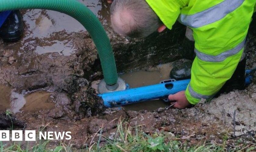 Island gets broadband via water pipes in UK first