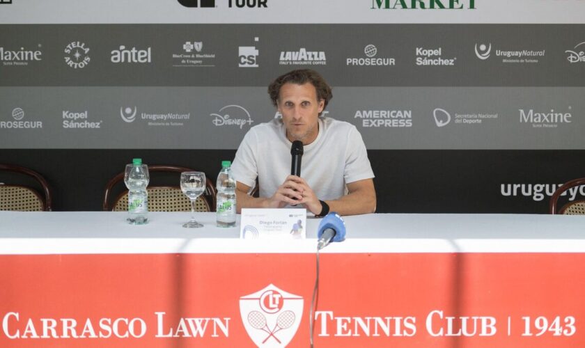 « Je profite du tennis comme un petit garçon » : l’ex-footballeur Diego Forlan débute sur le circuit pro