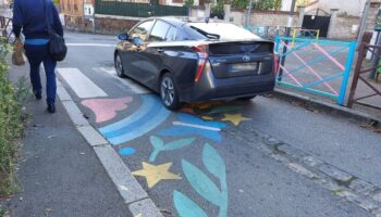 « Je vois ça, je ralentis direct » : aux Mureaux, de l’art au sol pour renforcer la sécurité routière près des écoles