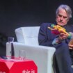 Jeremy Irons recibe el Giraldillo de Honor y aplaude la progresión del Festival de Cine de Sevilla: «El límite es el cielo»