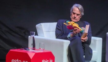 Jeremy Irons recibe el Giraldillo de Honor y aplaude la progresión del Festival de Cine de Sevilla: «El límite es el cielo»