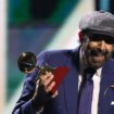 Juan Luis Guerra brilla con luz propia en la 25ª edición de los Grammy Latinos en una gala cargada de grandes artistas y música