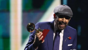 Juan Luis Guerra brilla con luz propia en la 25ª edición de los Grammy Latinos en una gala cargada de grandes artistas y música