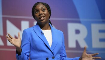 Kemi Badenoch, hija de inmigrantes nigerianos, elegida como líder de los 'tories'