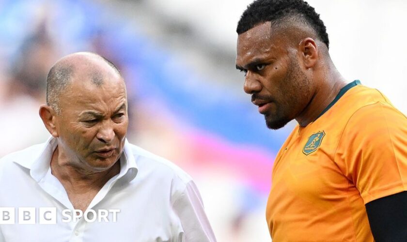 Samu Kerevi listens to Eddie Jones