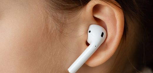 Knigge fürs Einkaufen: Ist es asozial, an der Kasse AirPods zu tragen?