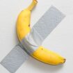 Alle zwei bis drei Tage wird die Banane ausgetauscht. Foto: Sotheby's/dpa