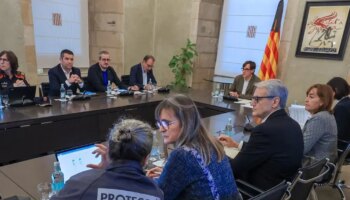 La Generalitat de Cataluña prevé que sus bomberos seguirán "bastantes días" en Valencia y envía odontólogos forenses y camiones para el saneamiento del agua por la DANA