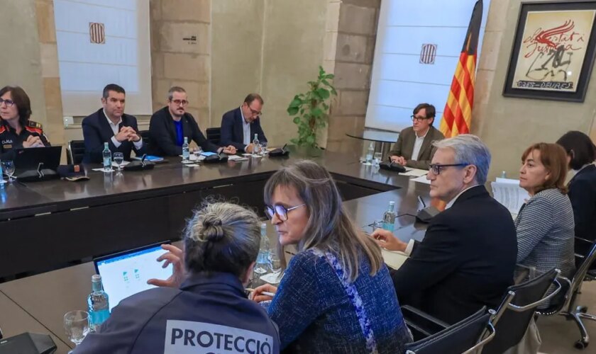 La Generalitat de Cataluña prevé que sus bomberos seguirán "bastantes días" en Valencia y envía odontólogos forenses y camiones para el saneamiento del agua por la DANA