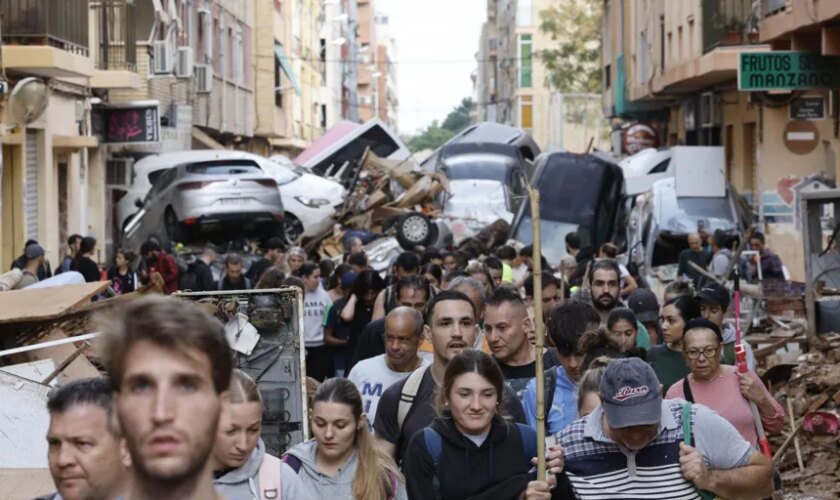 La Generalitat restringe la movilidad en Valencia para facilitar las labores de emergencias por la DANA