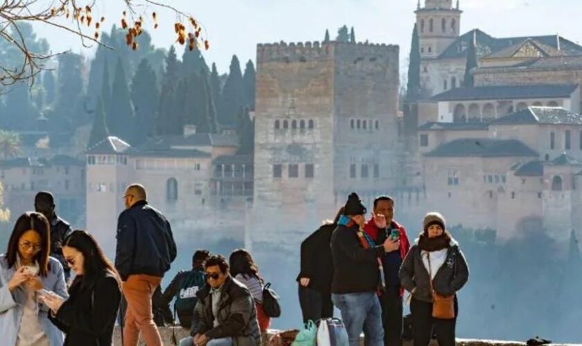 La Junta prevé cerrar 2024 con el mejor año turístico de la historia de Andalucía: 35 millones de visitantes