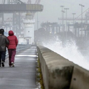 La borrasca Bert pone en alerta a once comunidades y deja este lunes frío, lluvias y vientos "huracanados" en varios puntos de la Península