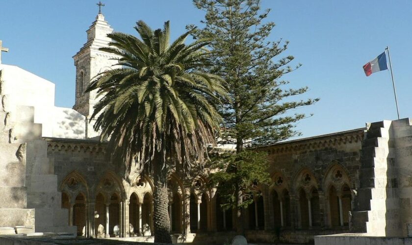 La police israélienne a-t-elle le droit d’arrêter des gendarmes dans une église française à Jérusalem ?