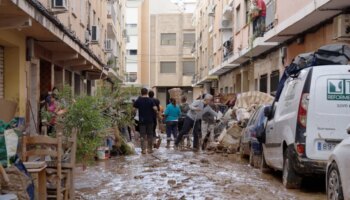 La tarde que nunca se olvidará en Catarroja, el último pueblo al que ha llegado la ayuda: «Pensé que no volvería a ver a mis padres»