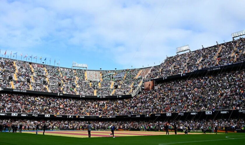 LaLiga denuncia cánticos ofensivos contra el Sevilla en el Valencia - Betis