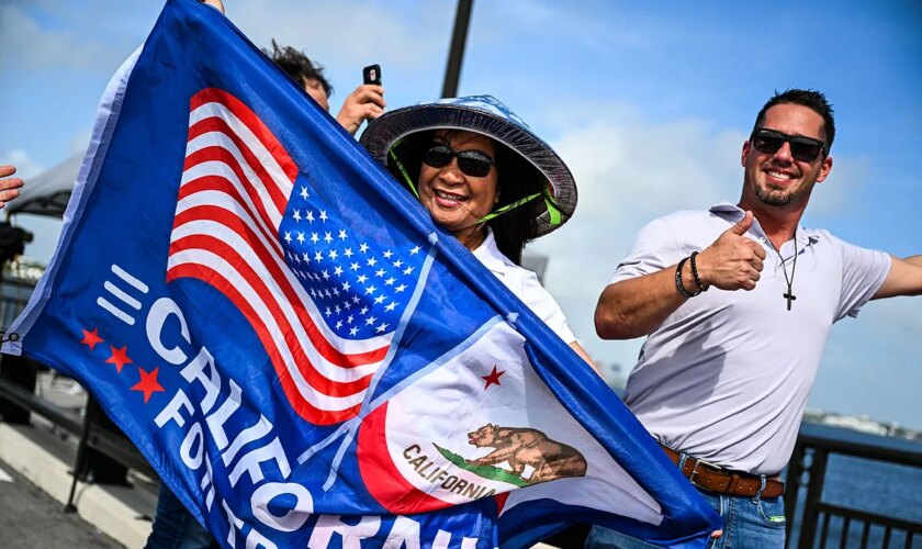 Latinos, negros y jóvenes: el cambio de bando histórico de las minorías en EEUU