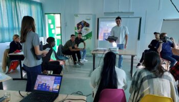 « L’espoir de changer les choses » : ce que les jeunes des quartiers populaires attendent de l’école de Banlieues Climat