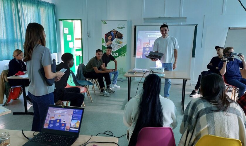 « L’espoir de changer les choses » : ce que les jeunes des quartiers populaires attendent de l’école de Banlieues Climat