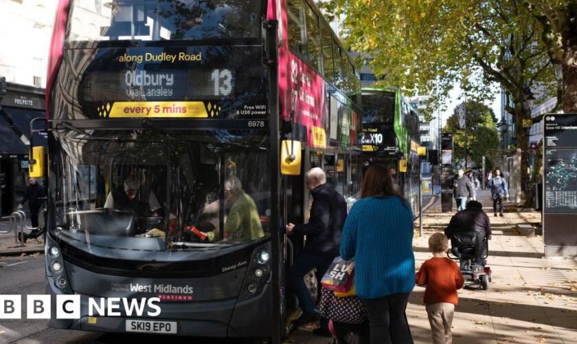 'London-style' buses promised nationwide with £1bn boost