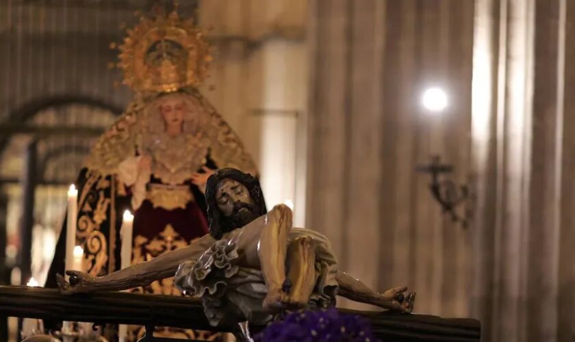 Los Estudiantes modifica el itinerario de la procesión extraordinaria por el alumbrado de Navidad