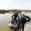 Los buzos de la Guardia Civil no encuentran muertos por ahora en la Albufera: "Necesitamos que el nivel del agua baje un metro y medio más"