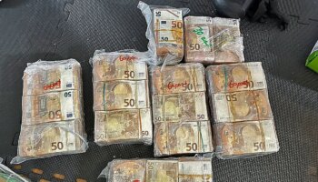 Los fajos del policía 'banquero' de los 20 millones del narco: paquetes de 50 euros en comisaría, de 100 y 500 en casa