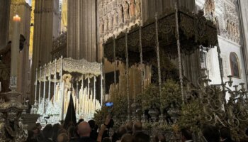 Los palios de la Estrella y el Socorro, frente a frente en la Catedral de Sevilla