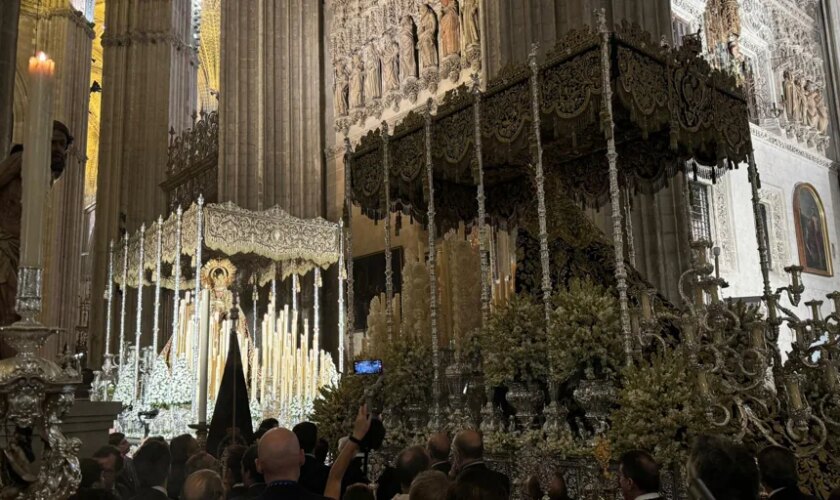 Los palios de la Estrella y el Socorro, frente a frente en la Catedral de Sevilla