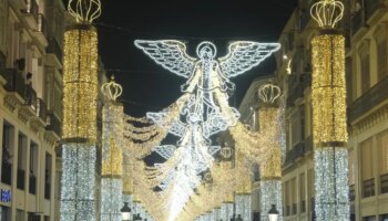 Málaga enciende la Navidad ante miles de personas en la calle Larios