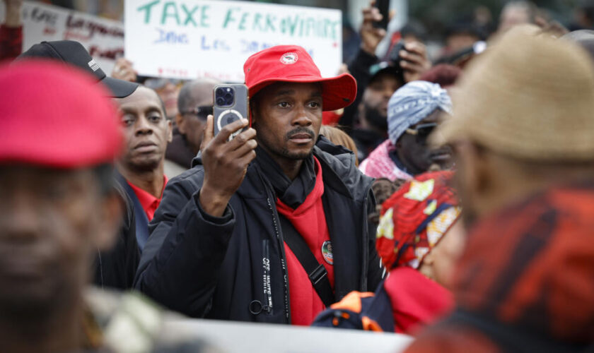 Manifestation à Paris de la diaspora ultramarine contre la vie chère