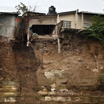 Más de 100.000 afectados en Centroamérica por la tormenta Sara