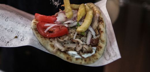 Max Strohe über Gyros Pita: Das Geheimnis? In Olivenöl gebackene Fritten