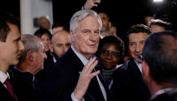 Michel Barnier cajole les maires et appelle ses troupes à plus de « loyauté »