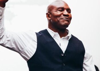 Mike Tyson gegen Jake Paul: Evander Holyfield kritisiert Tysons Kampfleistung