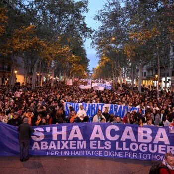 Miles de personas exigen en Barcelona la bajada de los alquileres y plantean una huelga de inquilinos