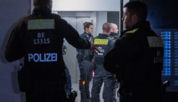 Mord in Berlin? Polizei findet drei Leichen in Wohnung in Marzahn