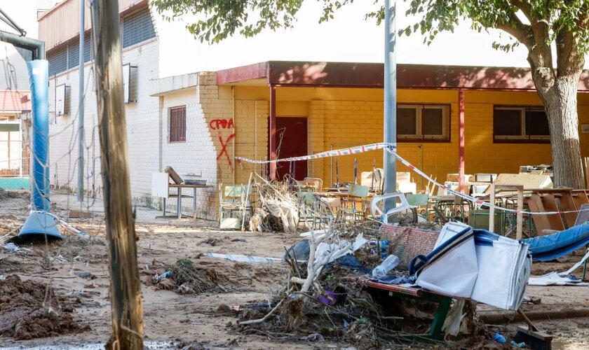 Muere un operario tras un derrumbe en el colegio Luis Vives de Massanassa, afectado por la DANA