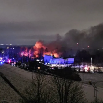 Muere un piloto español tras estrellarse un avión de carga de DHL contra un edificio residencial en Lituania