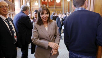 Municipales 2026 à Paris : à l’Hôtel de Ville, un remaniement alimente la rumeur d’une campagne sans Anne Hidalgo