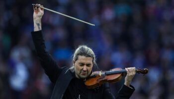 NFL-Spiel in München: "Unglaublich schön": Star-Geiger David Garrett sorgt für Gänsehaut-Moment