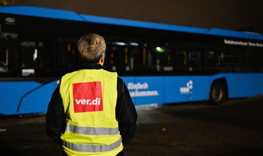 In Schleswig-Holstein bleiben derzeit viele Busse in den Depots. Foto: Uwe Anspach/dpa