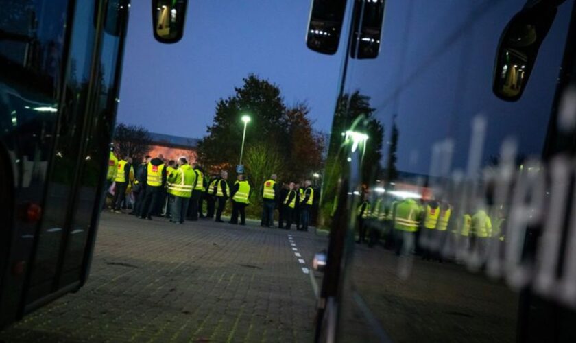 Wegen Warnstreiks fuhren am Freitag im Norden fast keine Busse von privaten Busunternehmen. (Archivbild) Foto: Jonas Walzberg/dp